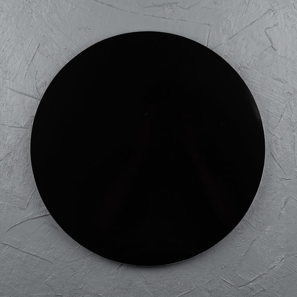 Round aluminium black art panel for acrylic paints, oil paints, structure medium, spray paints, gouache, resin.